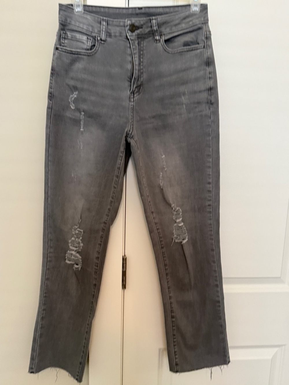 Grace & Lace Women's Gray Distressed Cropped Straight-Leg Jeans
